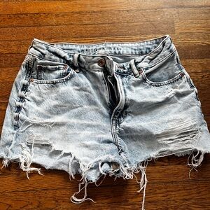 American Eagle Mid Rise Light Wash Cut Off Comfort Stretch Waistband Size 6